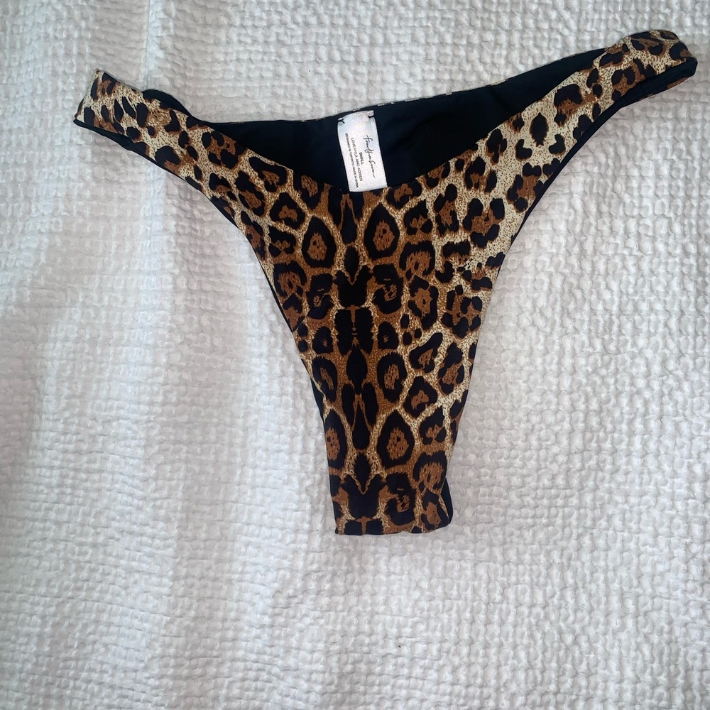 437 Kenzie bottoms in leopard